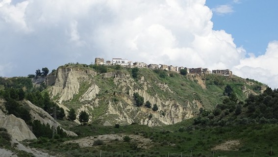 Montalbano Jonico, antico borgo tra i monti e il mare